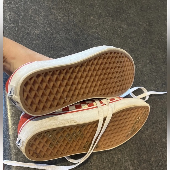 Men’s size 6 women’s 7.5 red checkered vans low top - Picture 4 of 4